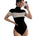 Combinaison Sport Tricotée à Rayures Bicolores / Contrasting-Color Striped Knitted Sports Jumpsuit
